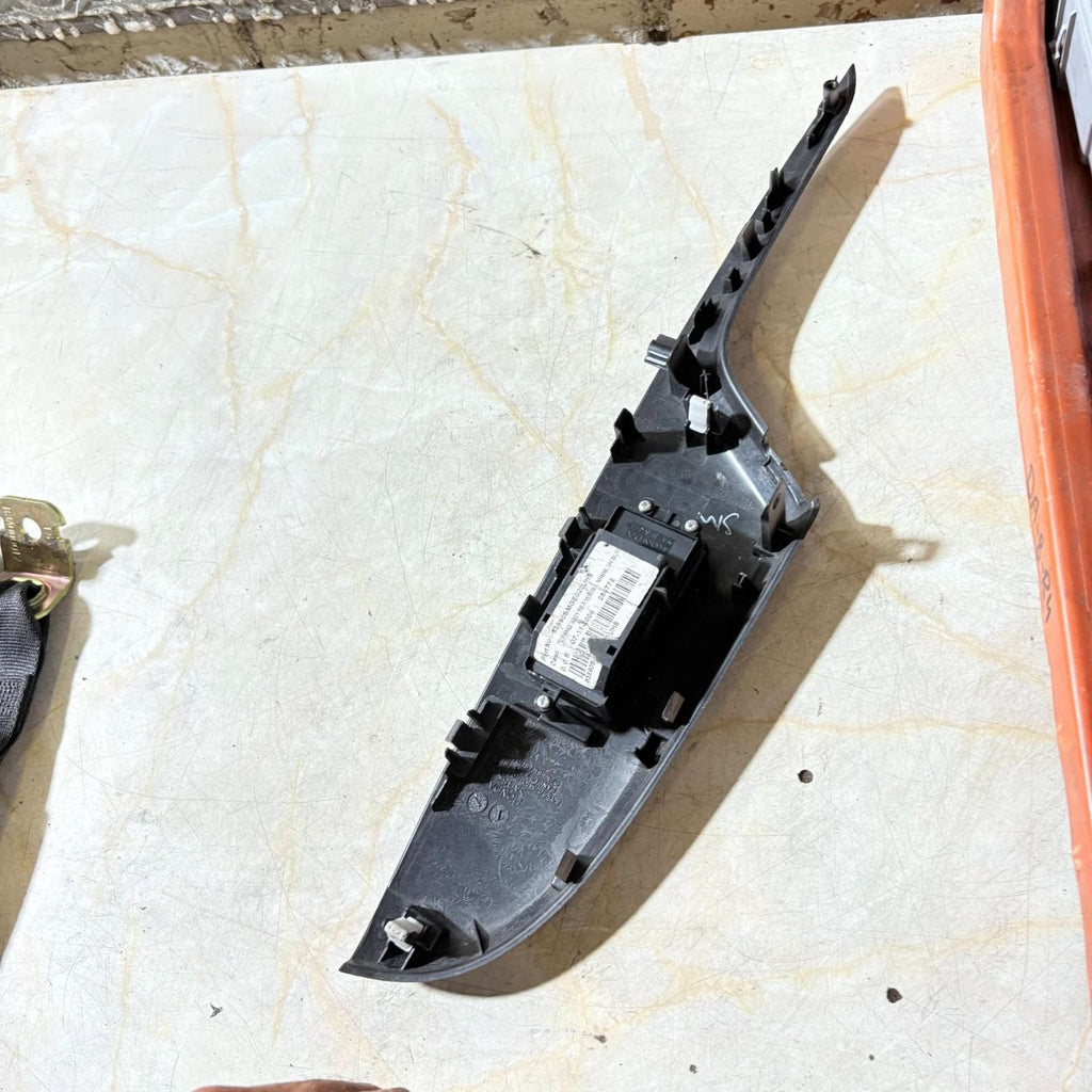 Honda Civic MK8 05-12 Front Passenger Electric Window Switch Trim 83590-SMG-E010