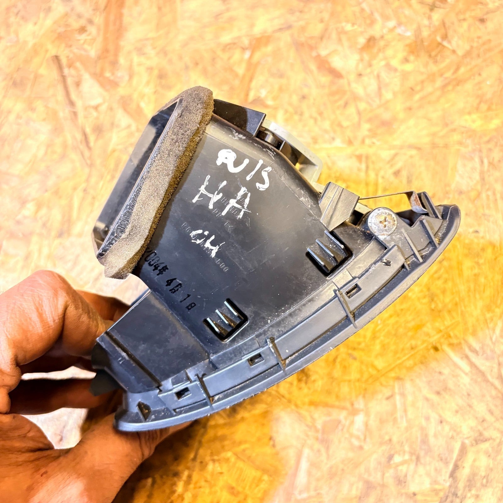 HONDA ACCORD 2003-07 DASHBOARD AIR VENT PASSENGER SIDE E616-5131-500