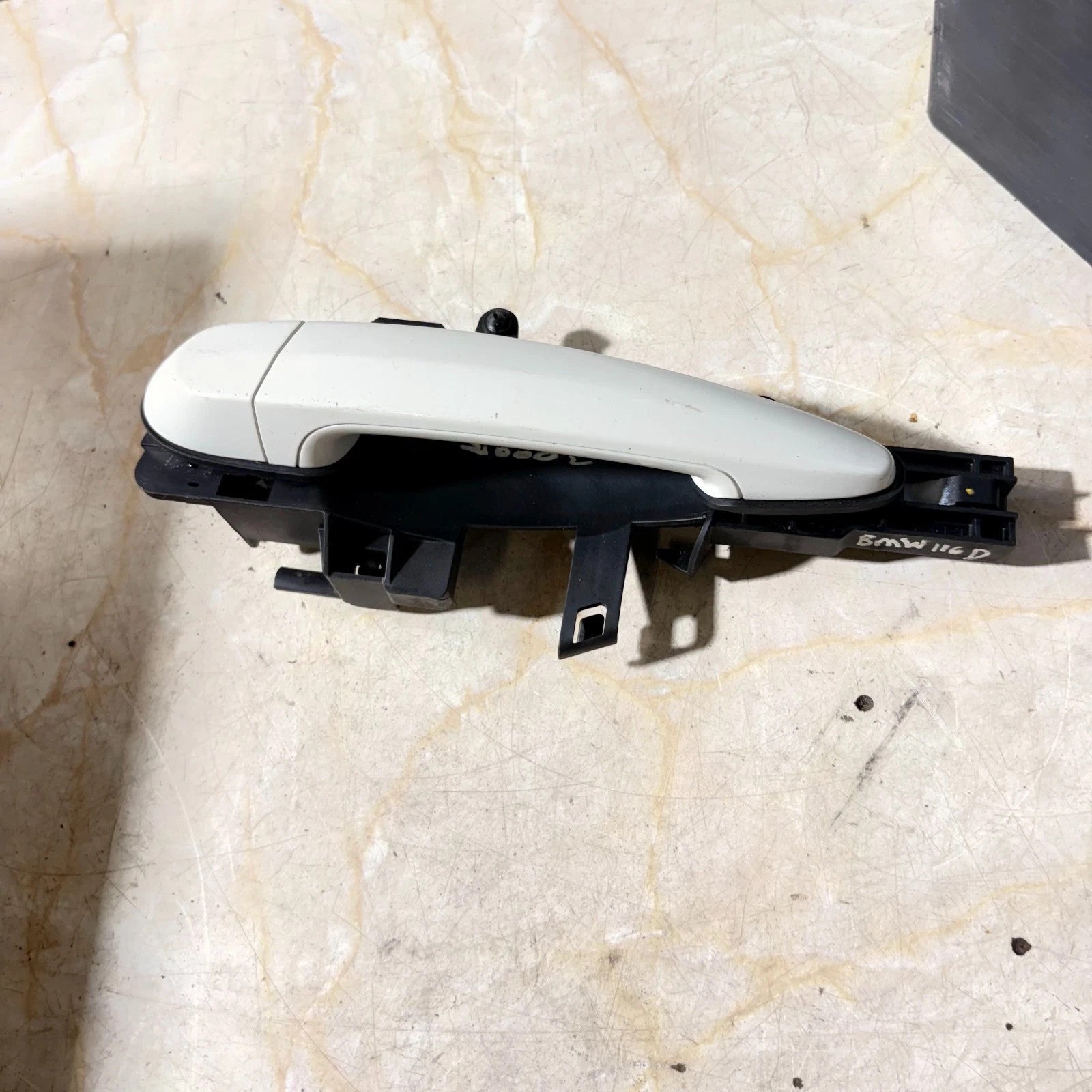 BMW 1 116D F20 MK2 5DRS HATCH FRONT LEFT SIDE DOOR HANDL 11-19