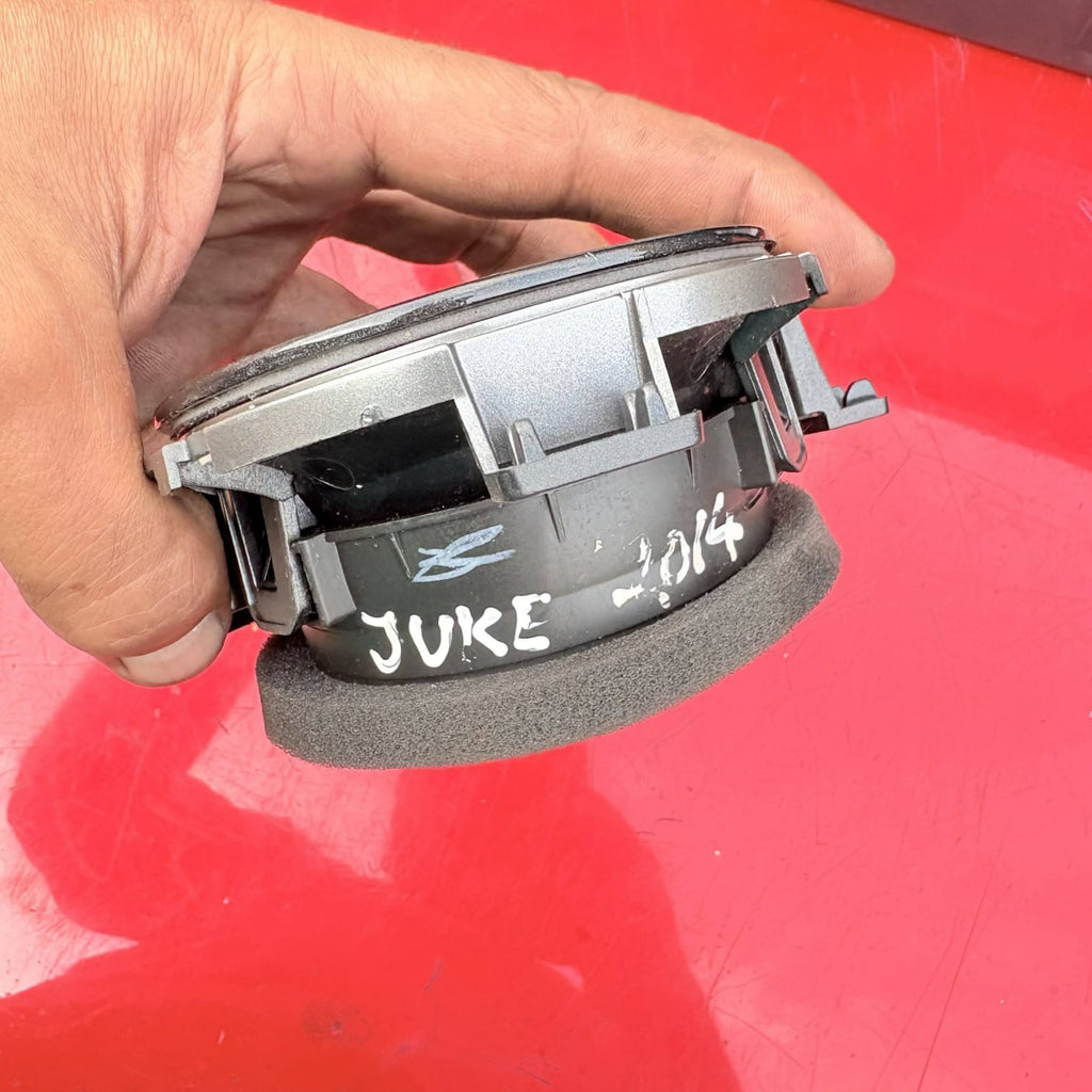 2014 NISSAN JUKE ACENTA PASSENGER SIDE DASHBOARD AIR VENT 687601KK0A