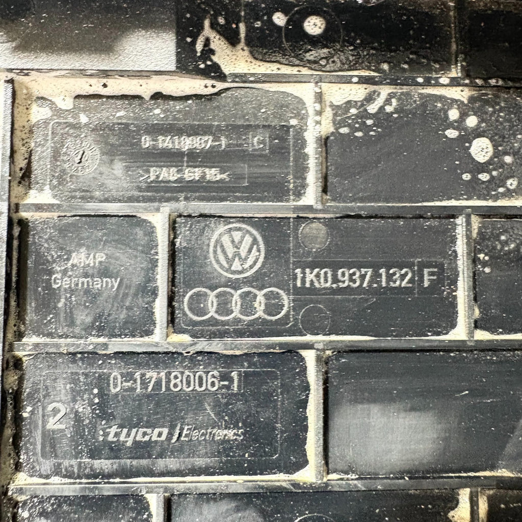 VW GOLF MK5 JETTA AUDI A3 03-09 ENGINE BAY FUSE BOX LID COVER 1K0937132F