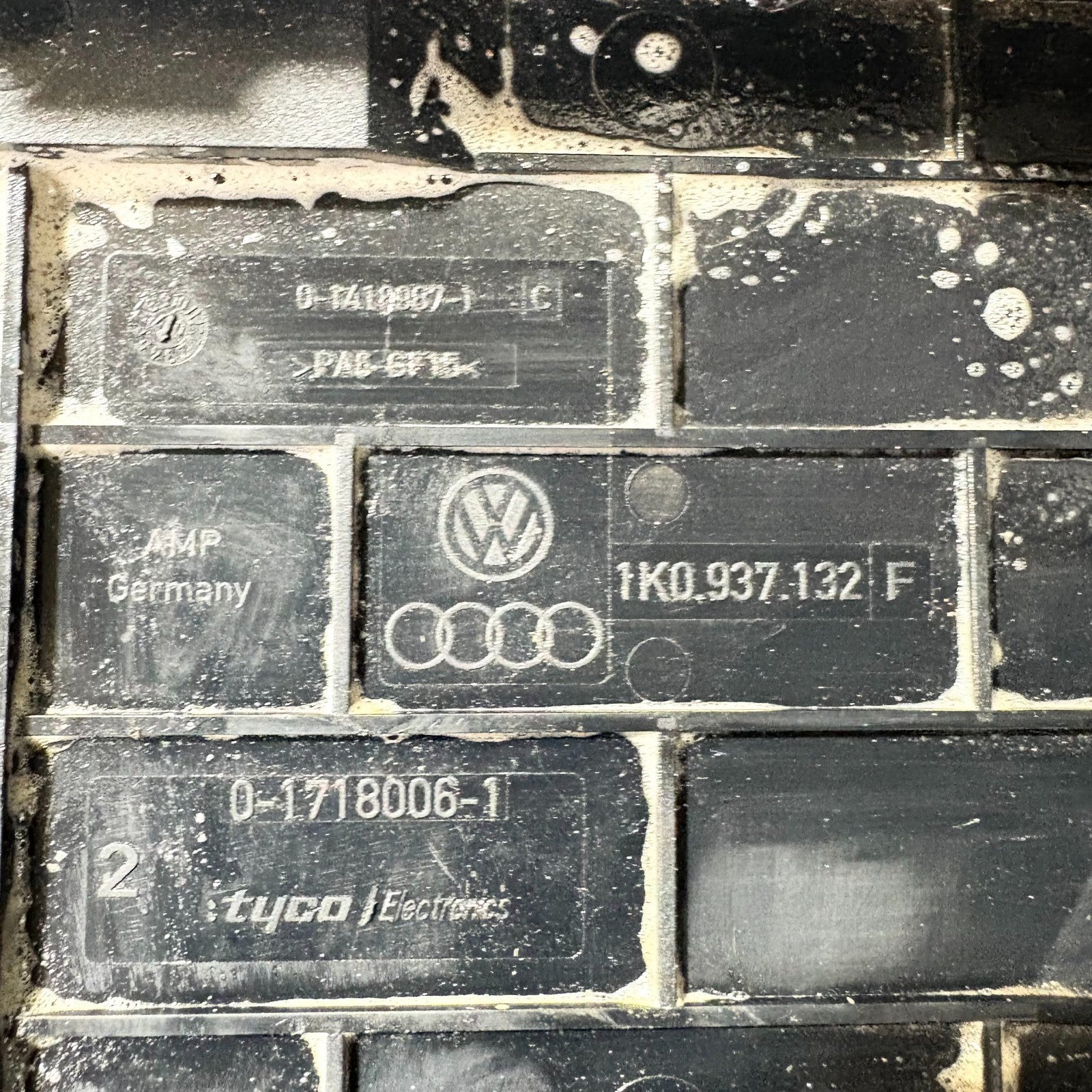 VW GOLF MK5 JETTA AUDI A3 03-09 ENGINE BAY FUSE BOX LID COVER 1K0937132F