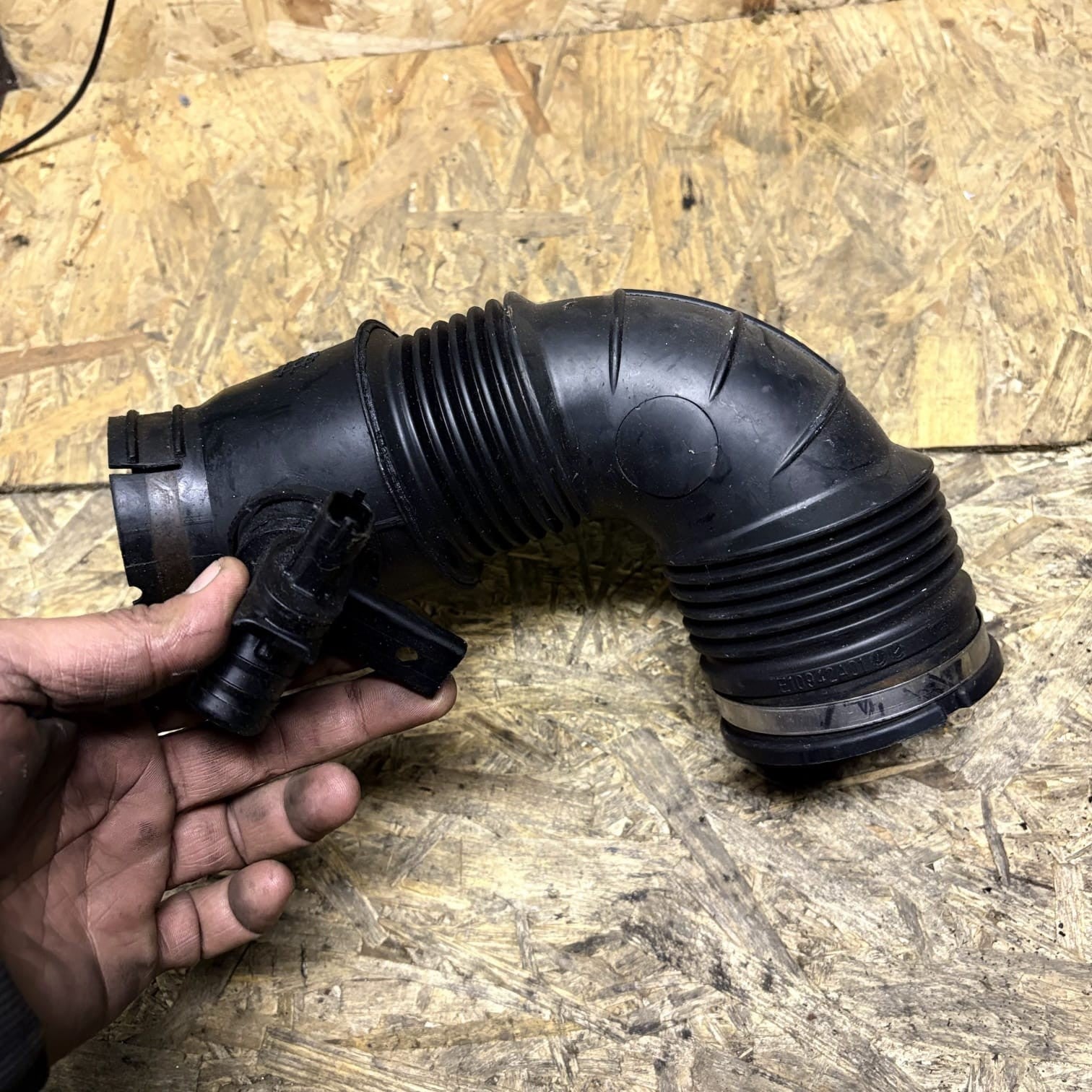 Vauxhall Opel Insignia Mk1 2.0 CDTi A20DTH Air Intake Pipe Hose 55561787 09-17