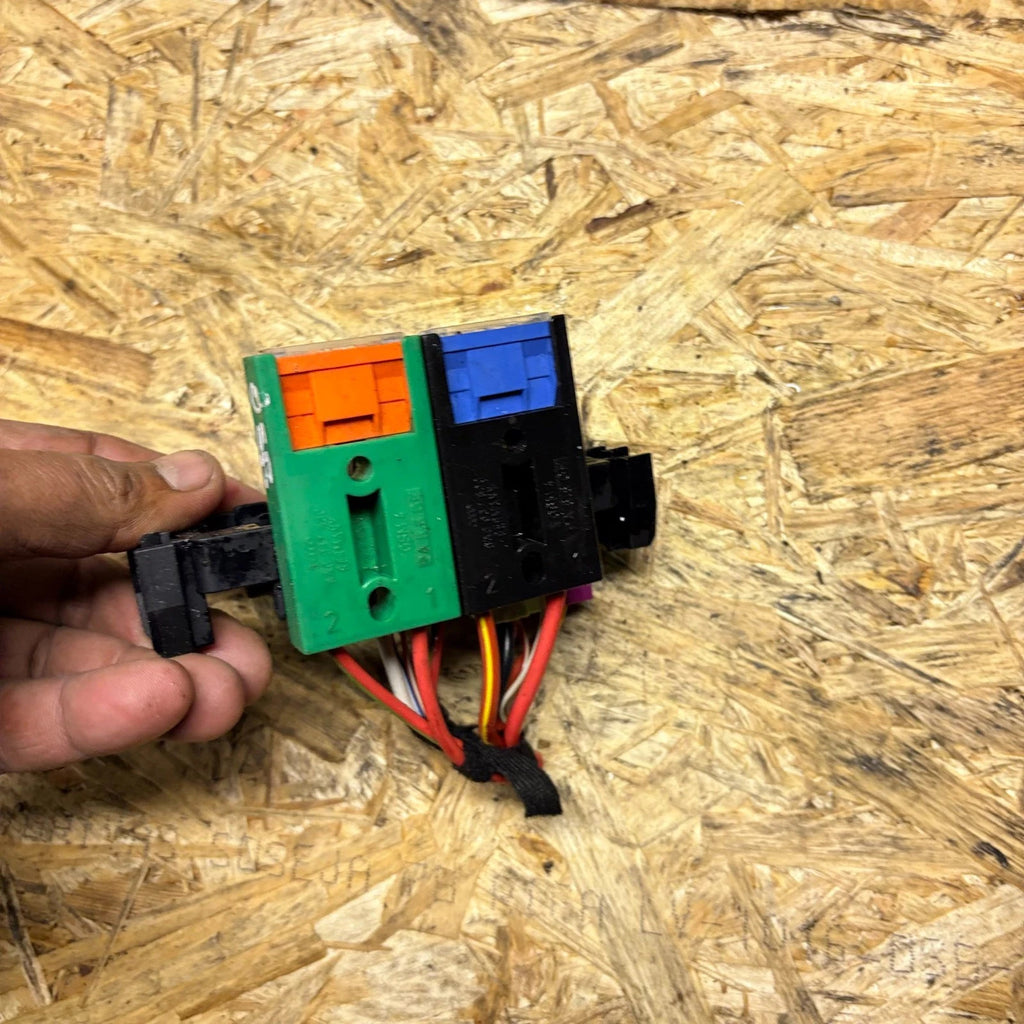 AUDI A4 FUSE RELAY BOX 2008 - 2014