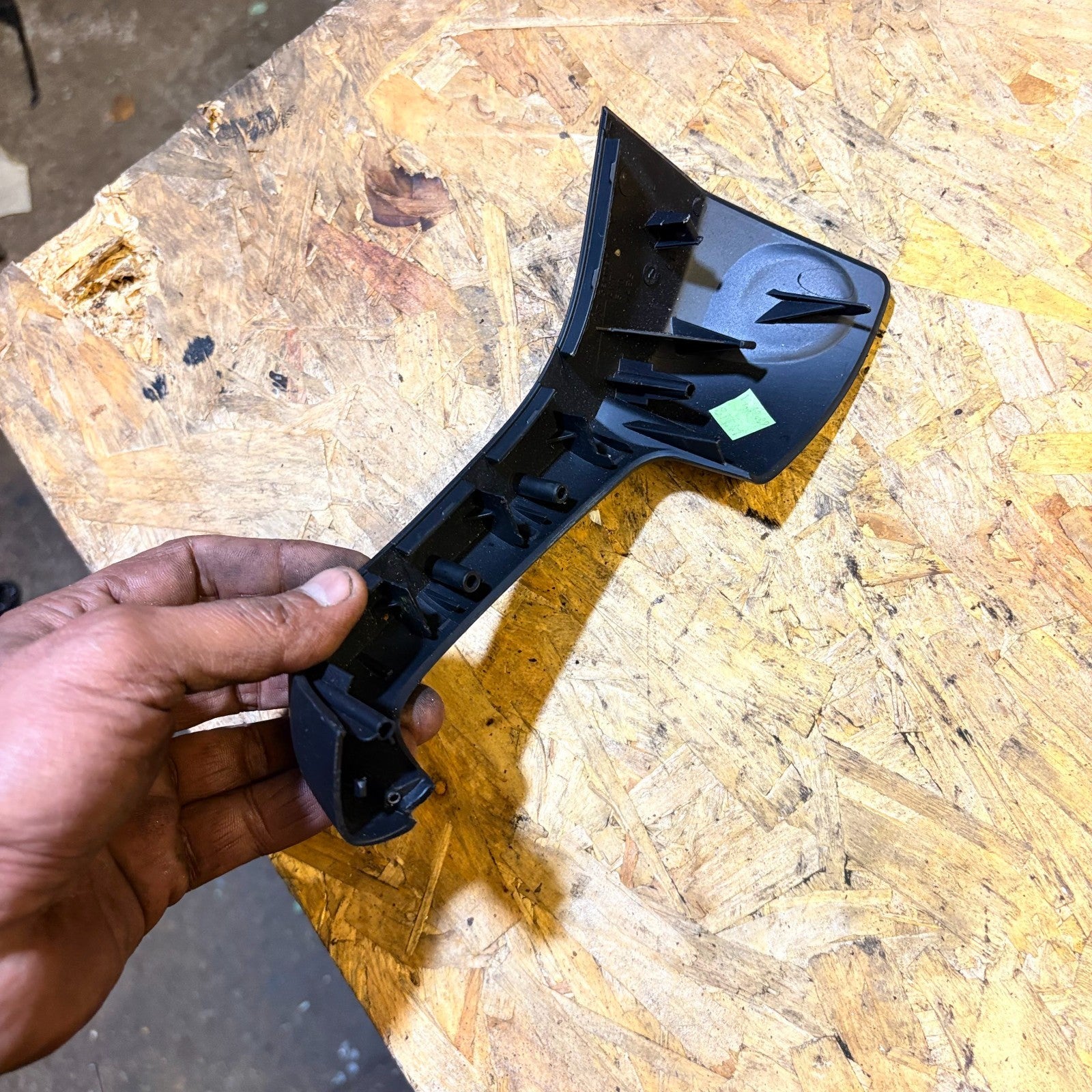 VW GOLF 2008-2012 Mk6 PASSENGER SIDE FRONT INNER DOOR PULL TRIM 1K0868039A