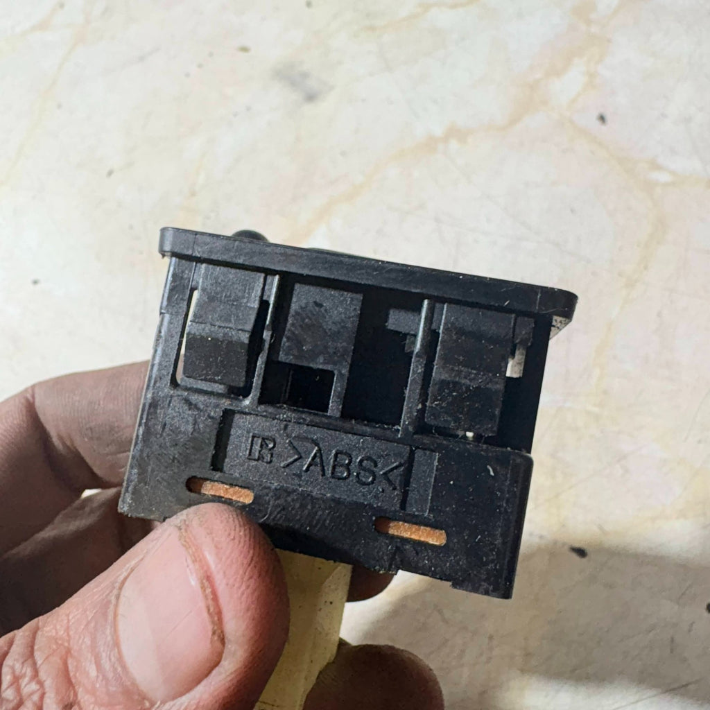 DAIHATSU TERIOS SIRION MK1 1997-2006 ELECTRIC DOOR MIRROR SWITCH 183537