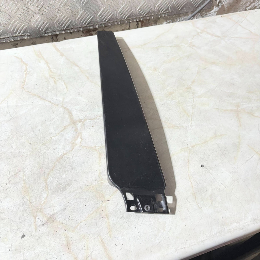 2012 SEAT EXEO DRIVERS SIDE FRONT EXTERIOR DOOR PILLAR TRIM 8E0853290D