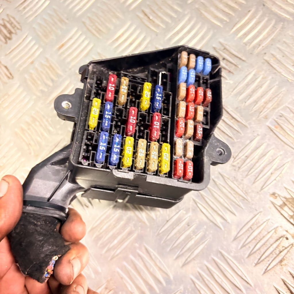 8D1941824 VW Beetle 1C 2006-2010 Engine Fuse Box