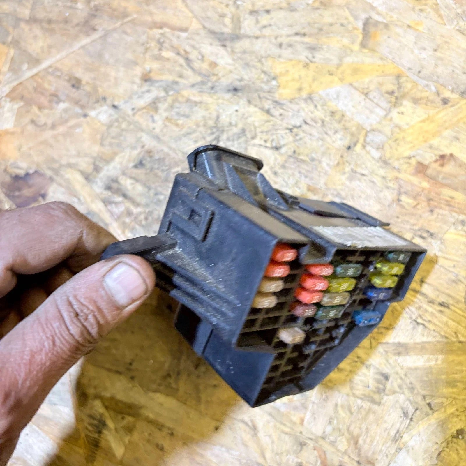 2008 VOLKSWAGEN JETTA FUSE BOX