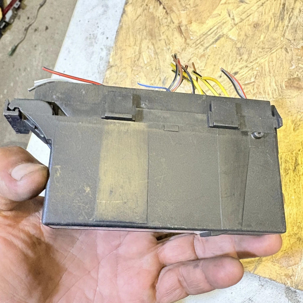 MERCEDES C CLASS 1998 W202 LIGHT CONTROL ECU 2025420532