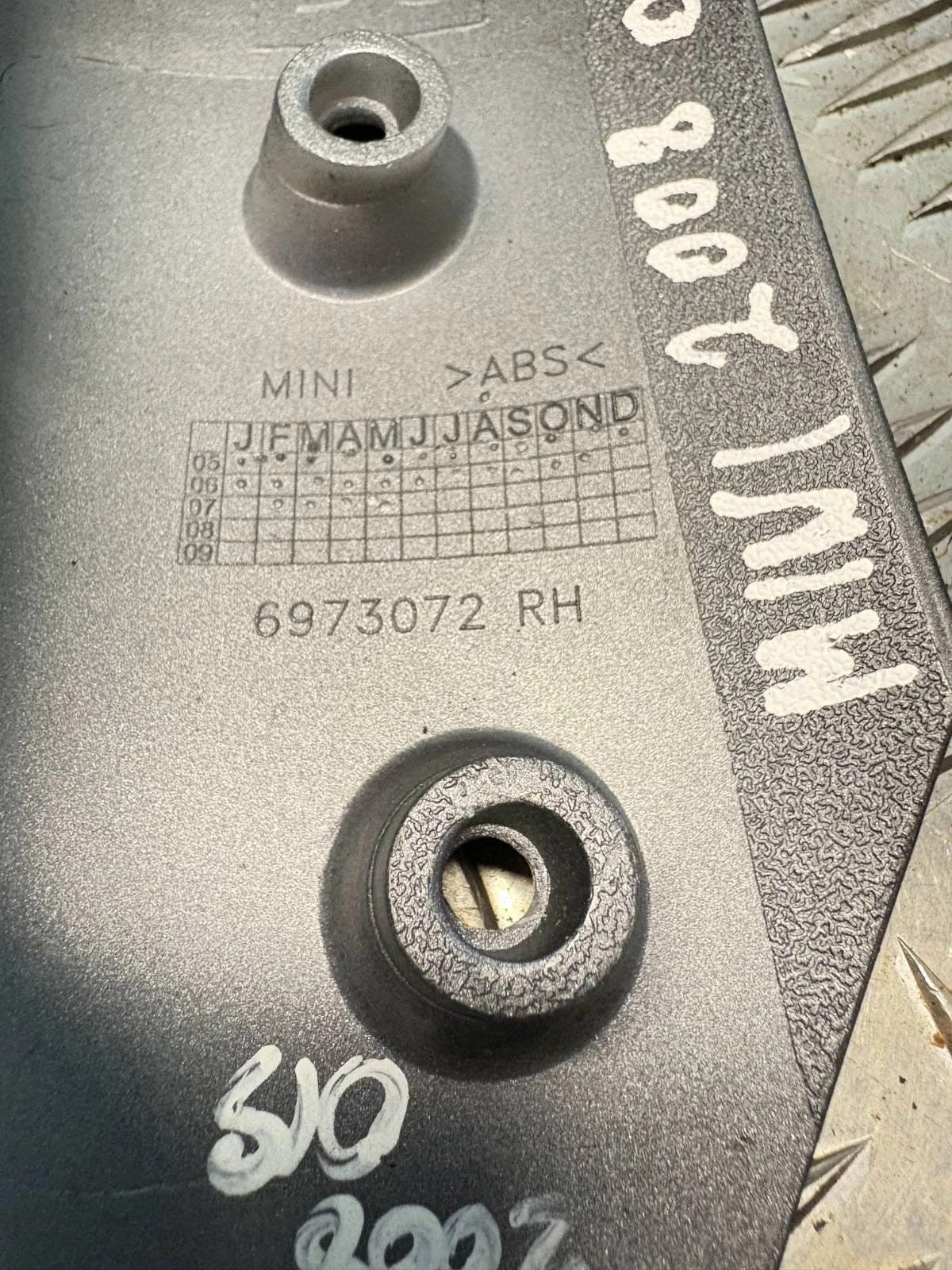 MINI One Cooper R50 2001-06 R52 2004-08 Centre Console Side Trim RH 6973072