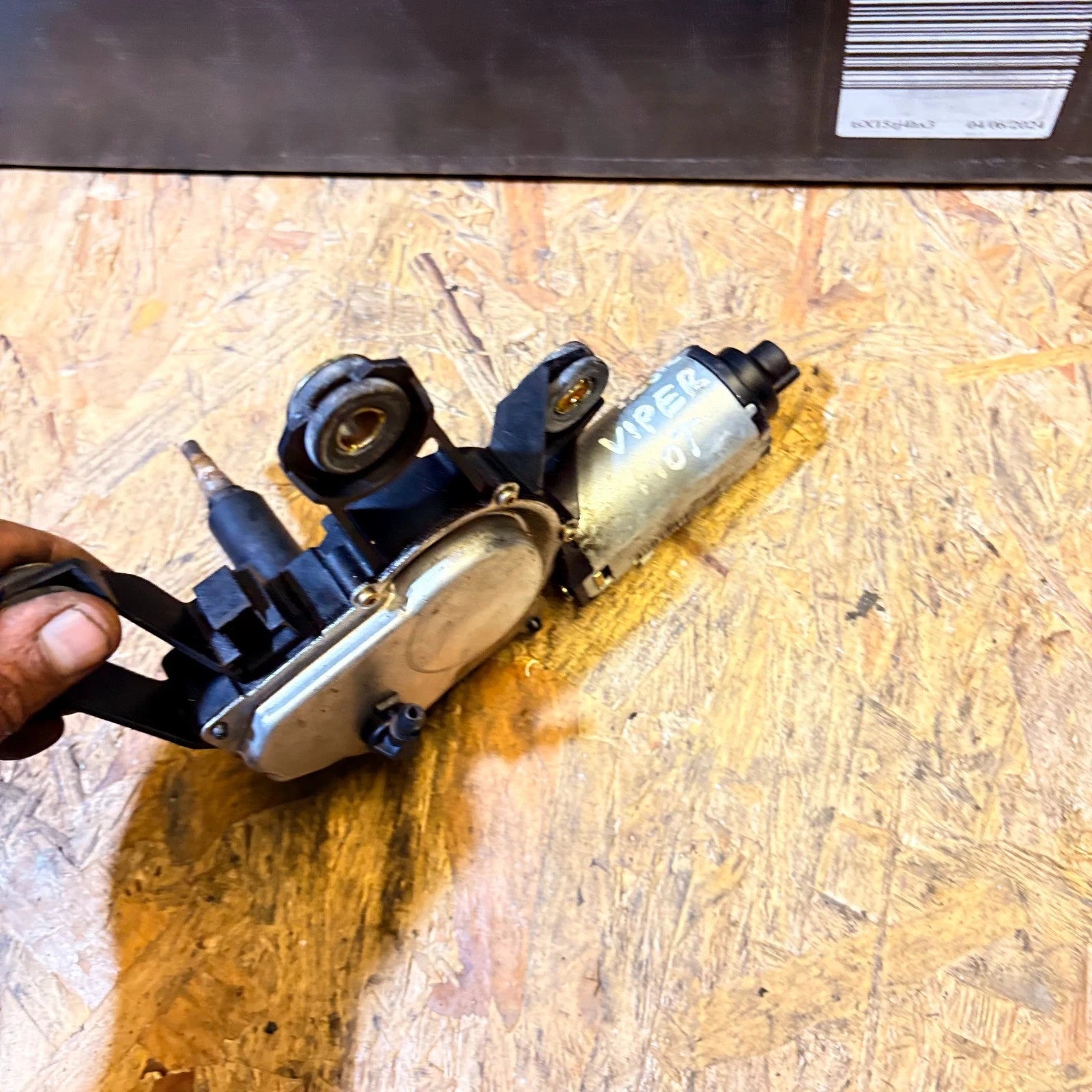 FORD TORNEO 2004 REAR LEFT WIPER MOTOR 404737C 2T14-17W401-AC