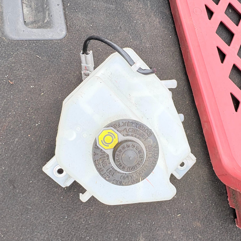TOYOTA Prius 4 generation (XW50) (2015-2023) Expansion Tank