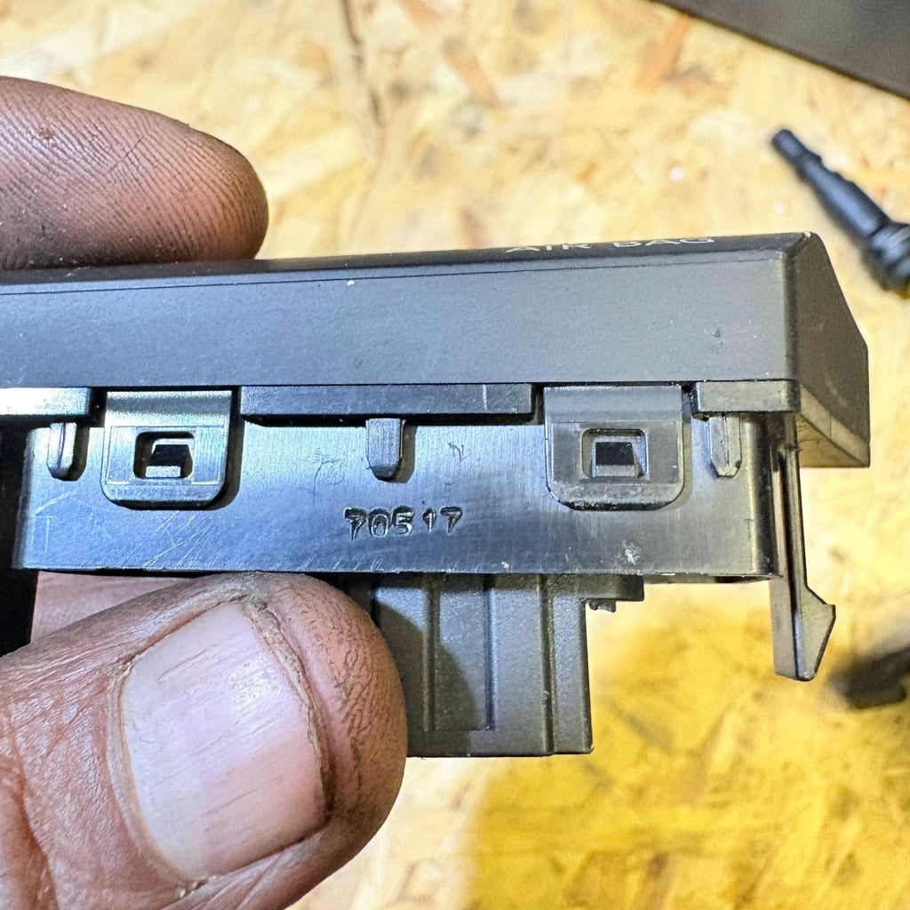 Nissan MICRA K14 Induction Charger