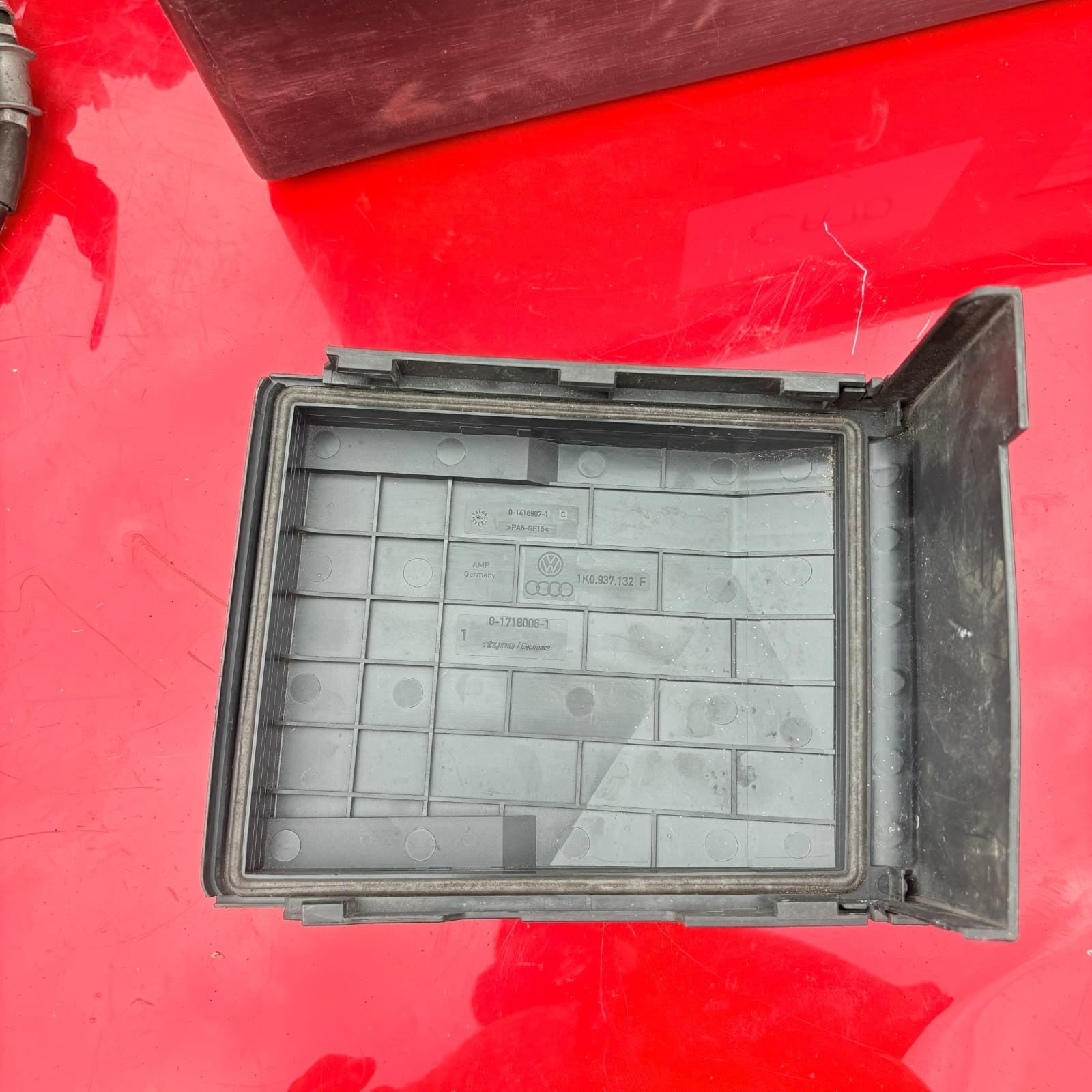 Audi A3 8P Engine Bay Fuse & Relay Box Cover Lid 1K0937132F (06-13)
