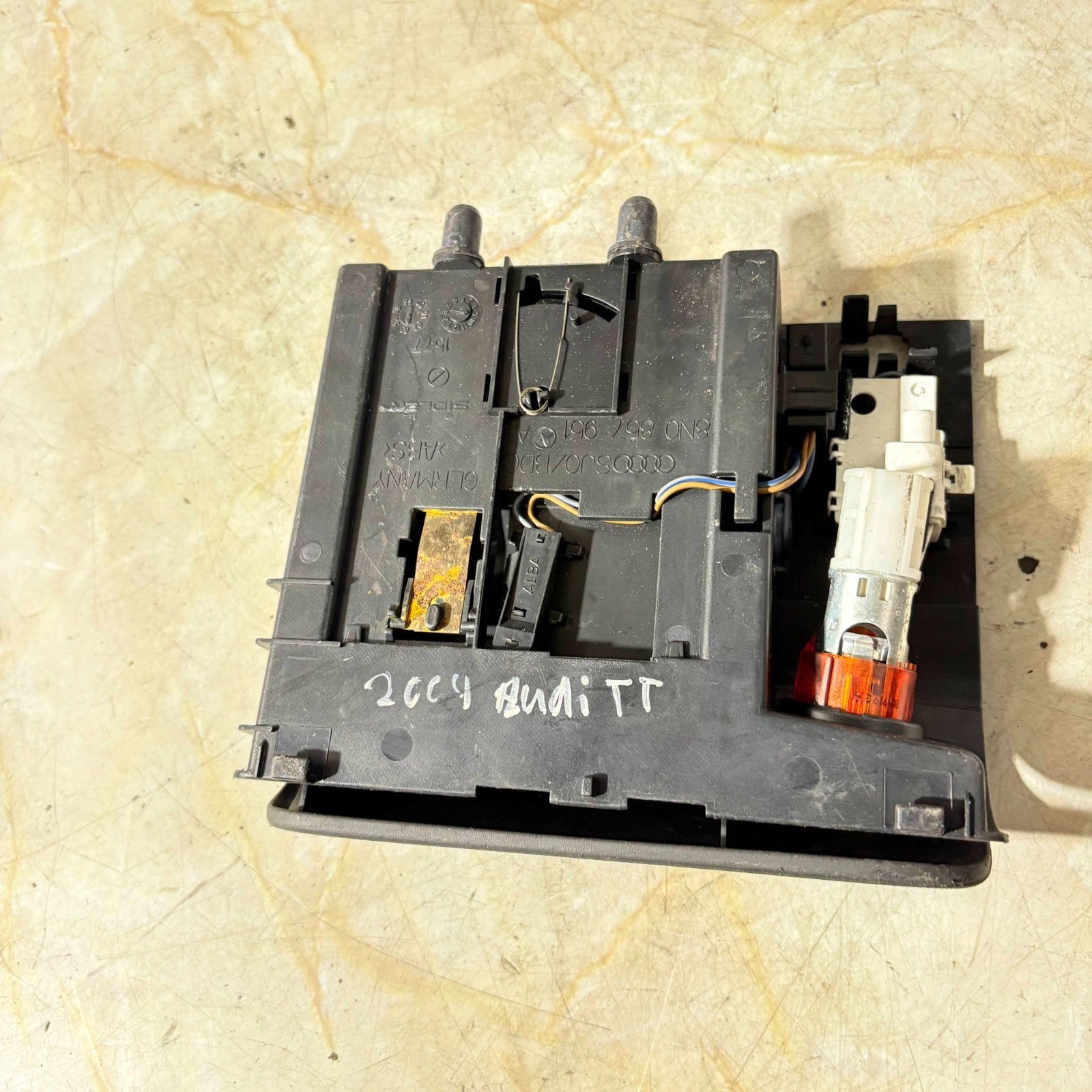 Audi TT Mk1 8N 98-06 Centre Console Ashtray 12V Power Socket Black 8N0857951