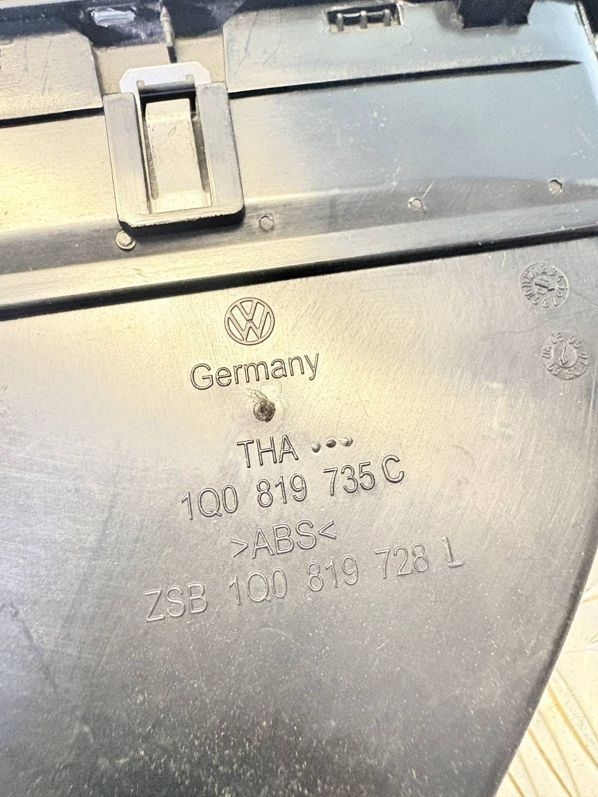 Volkswagen Scirocco Mk3 2010 Pre-Facelift Centre Dash Vents 1Q0819735