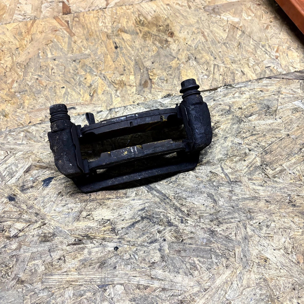 Kia Rio 2013 Brake Caliper Carrier Bracket Mounting Support ()