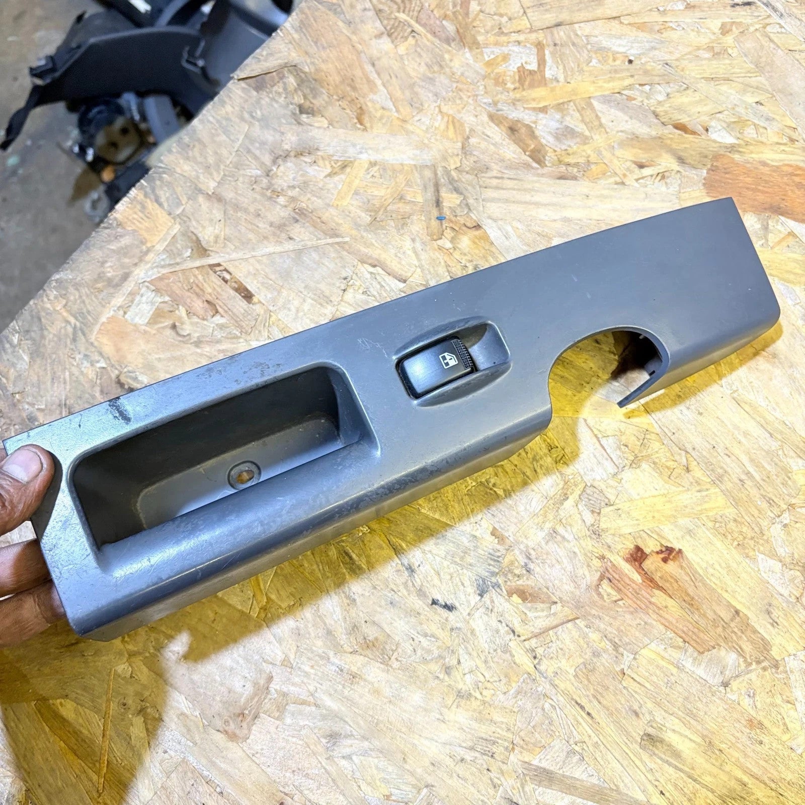 KIA SORENTO DOOR ELECTRIC WINDOW SWITCH LEFT FRONT N/S/F
