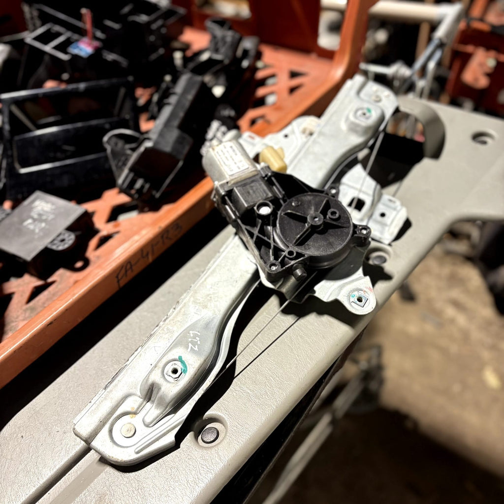 Chevrolet Aveo T300 2011-2015 Rear Right Window Regulator Motor Bosch 98810J3010