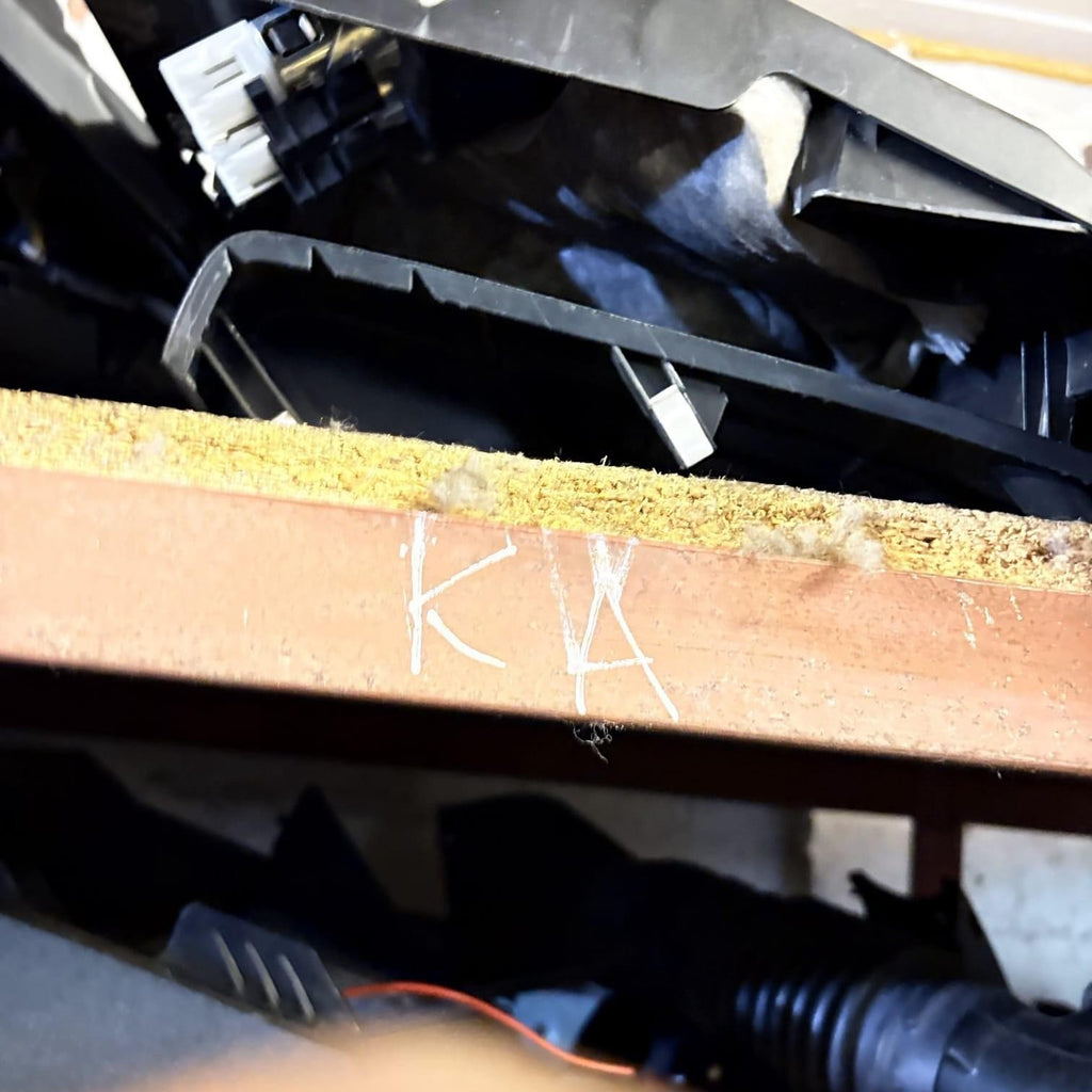 PORSCHE CAYENNE PASSENGER FRONT  SIDE UNDER DASH PANEL 7L5815173A 2004