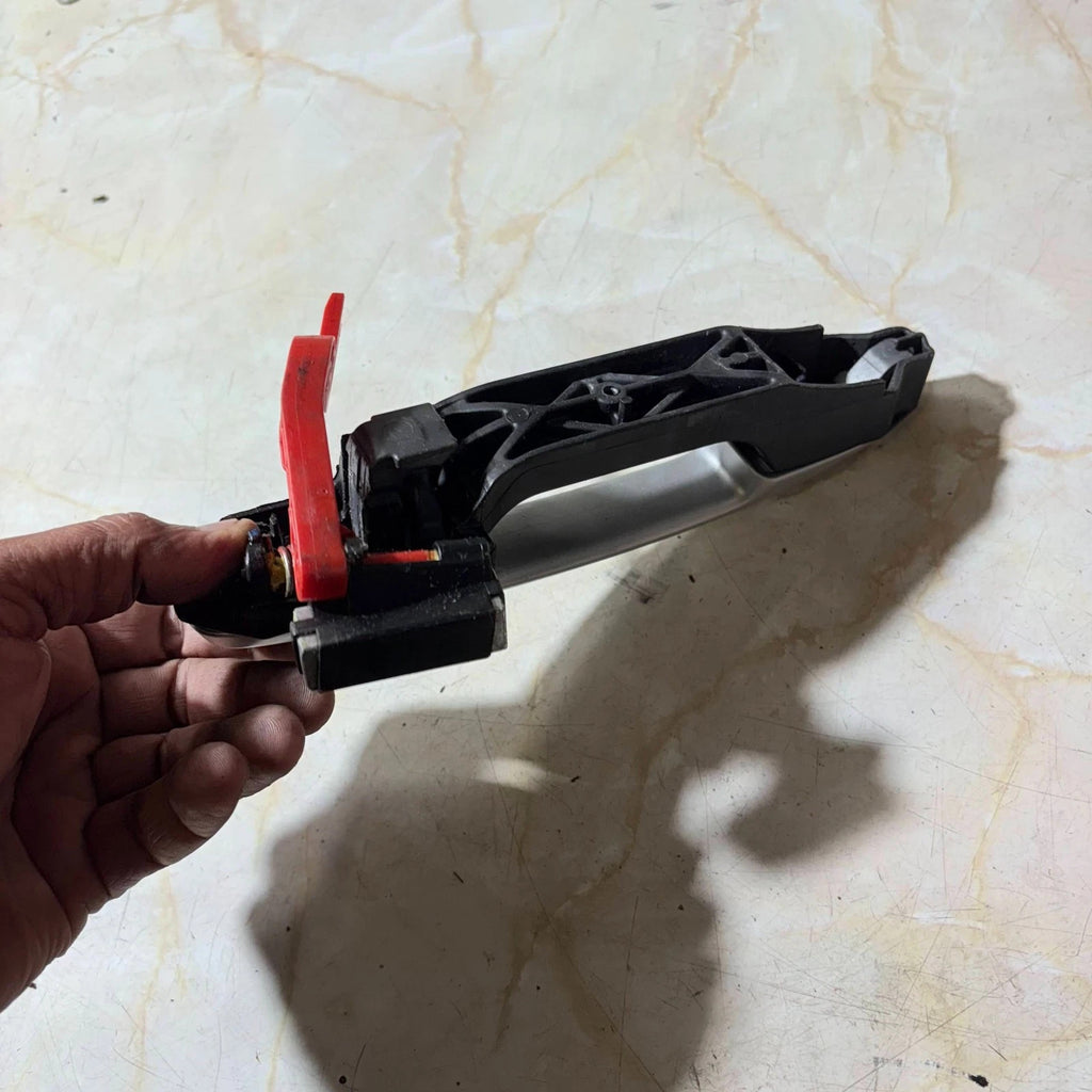 TOYOTA EXTERIOR DOOR HANDLE REAR RIGHT SIDE