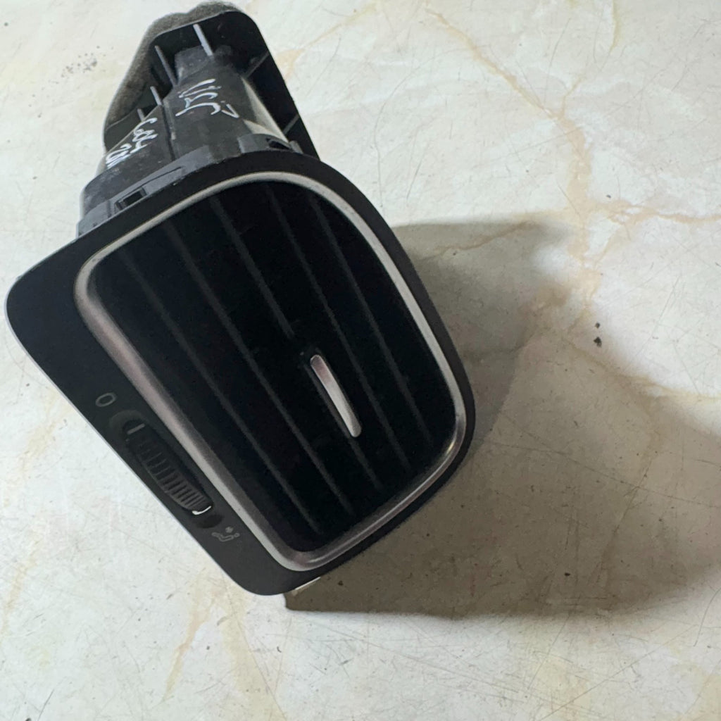 2008-2012 VW GOLF MK6 N/S PASSENGER SIDE AIR VENT DASH VENT 5K0 819 709