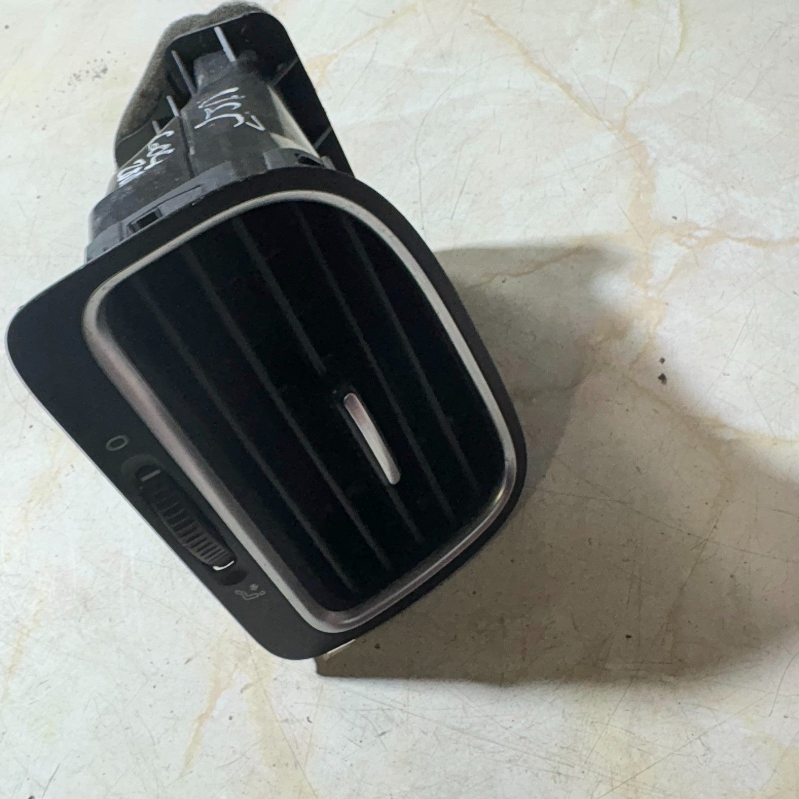 2008-2012 VW GOLF MK6 N/S PASSENGER SIDE AIR VENT DASH VENT 5K0 819 709