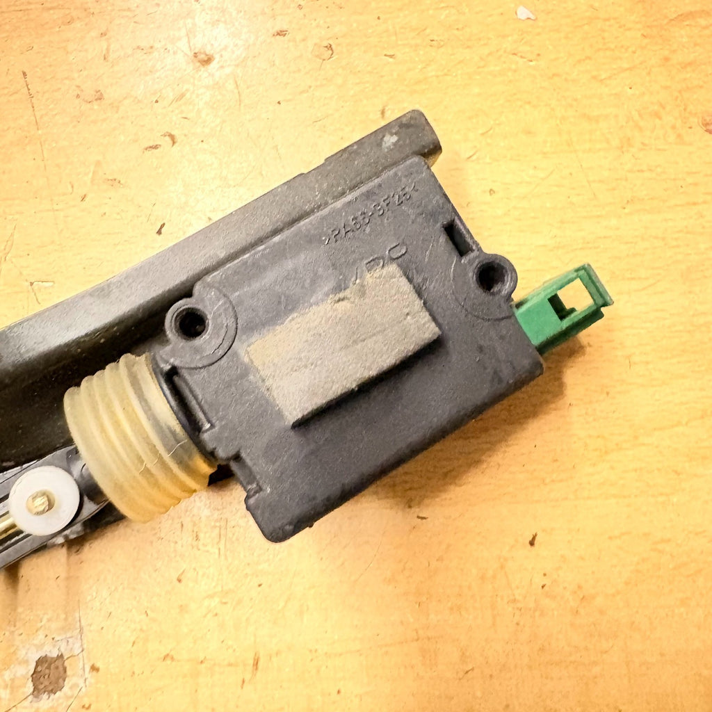 Audi TT Trunk Lid Lock Tailgate Boot Latch Catch Mechanism Rear 2000