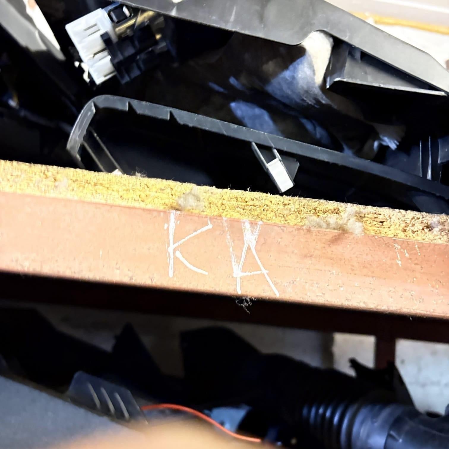 PORSCHE CAYENNE PASSENGER FRONT  SIDE UNDER DASH PANEL 7L5815173A 2004