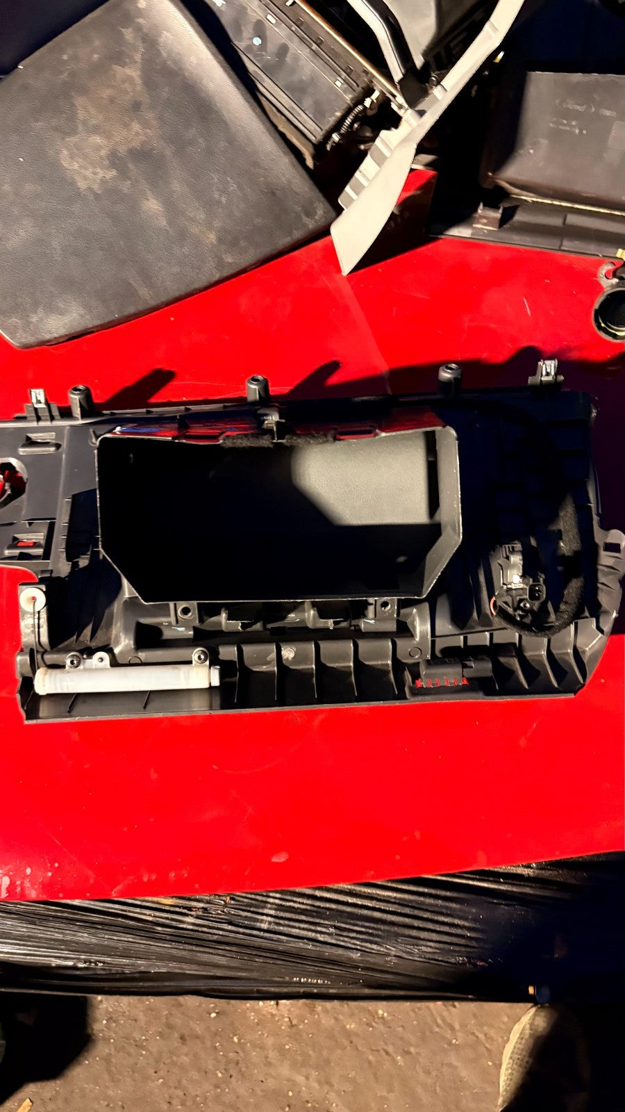 VOLVO V50 04-12 FRONT PASSENGER GLOVE BOX STORAGE COMPARTMENT 9481664