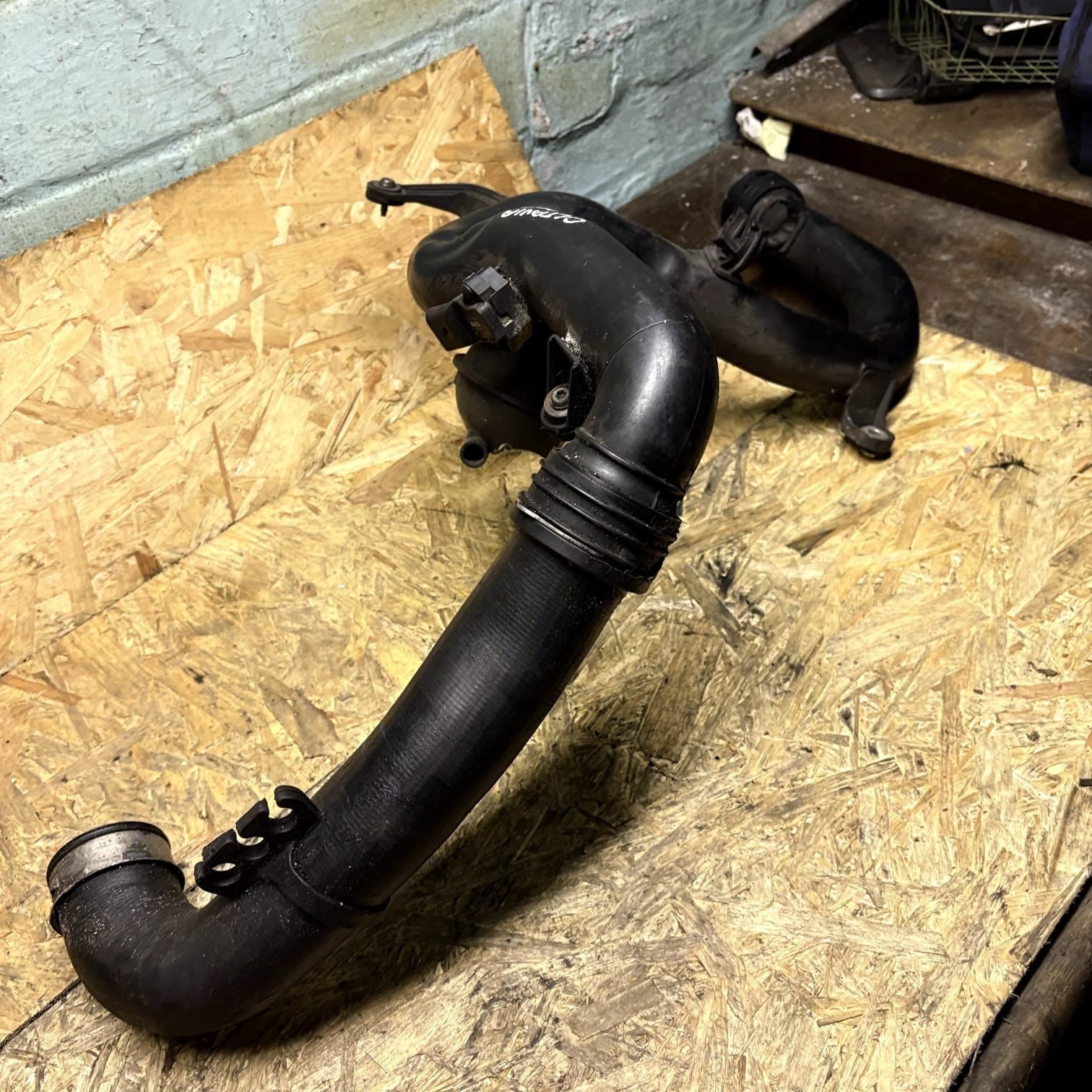 VW GOLF MK5 INTERCOOLER PIPE AIR HOSE 1K0145762AA 1.9 TDI BXE 2012