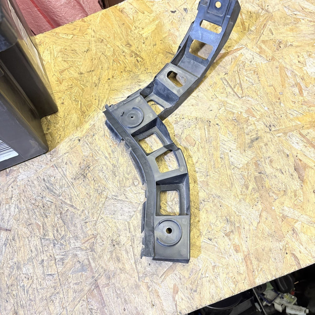 Volkswagen Tiguan 2007-2015 Rear Right Driver Side Bumper Bracket 5N0.807.394.A