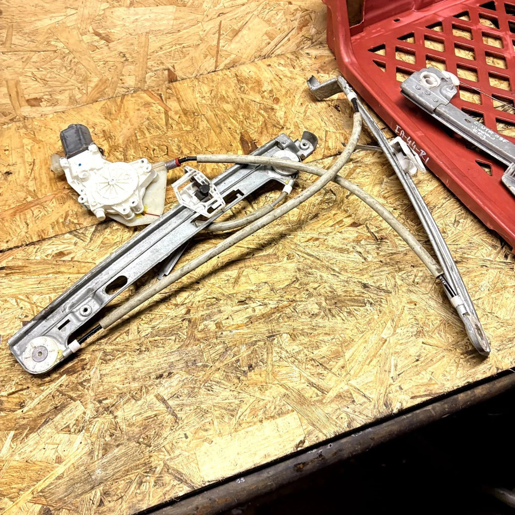 DODGE CALIBER MK1 2008 DRIVER FRONT SIDE WINDOW REGULATOR 05074798AA-E