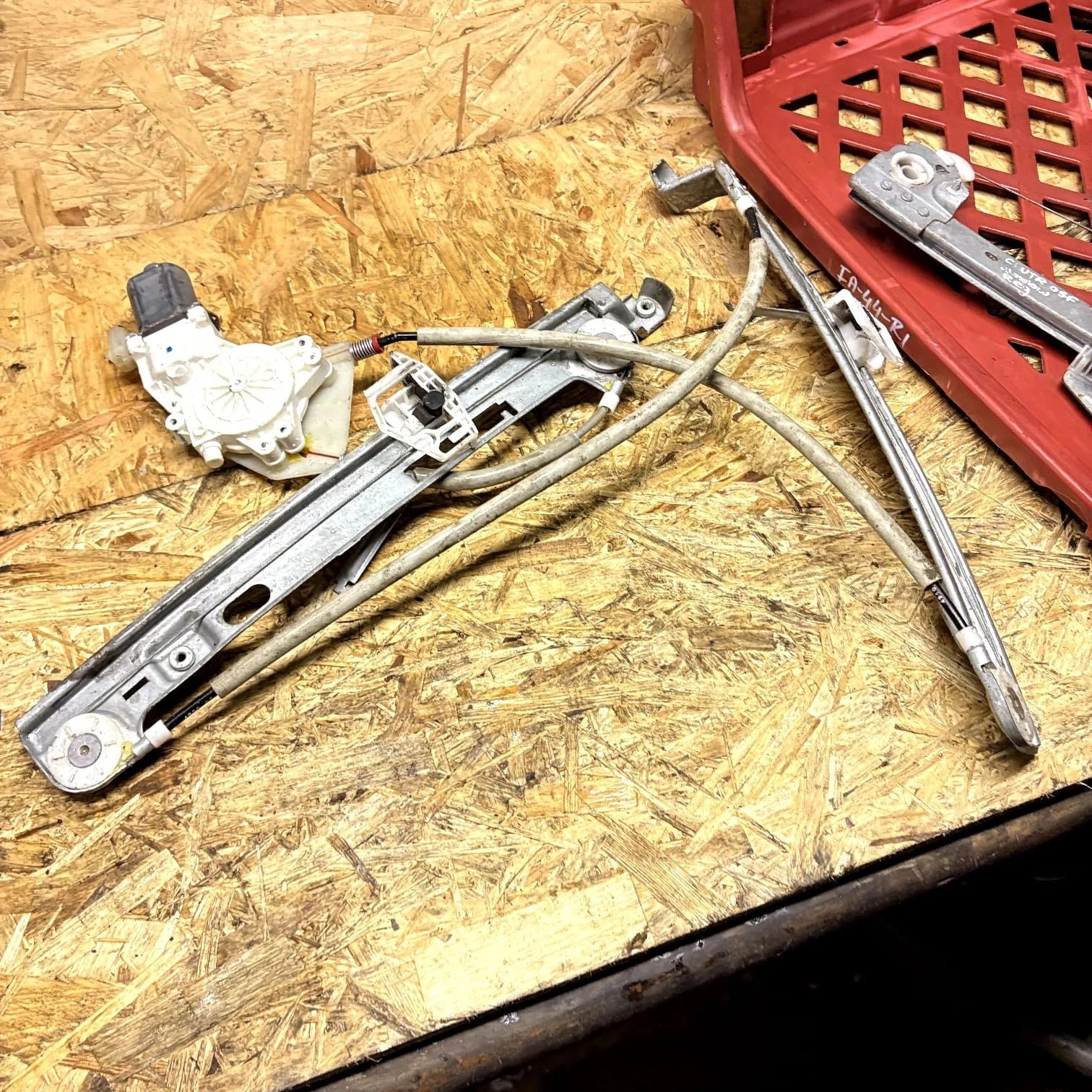 DODGE CALIBER MK1 2008 DRIVER FRONT SIDE WINDOW REGULATOR 05074798AA-E