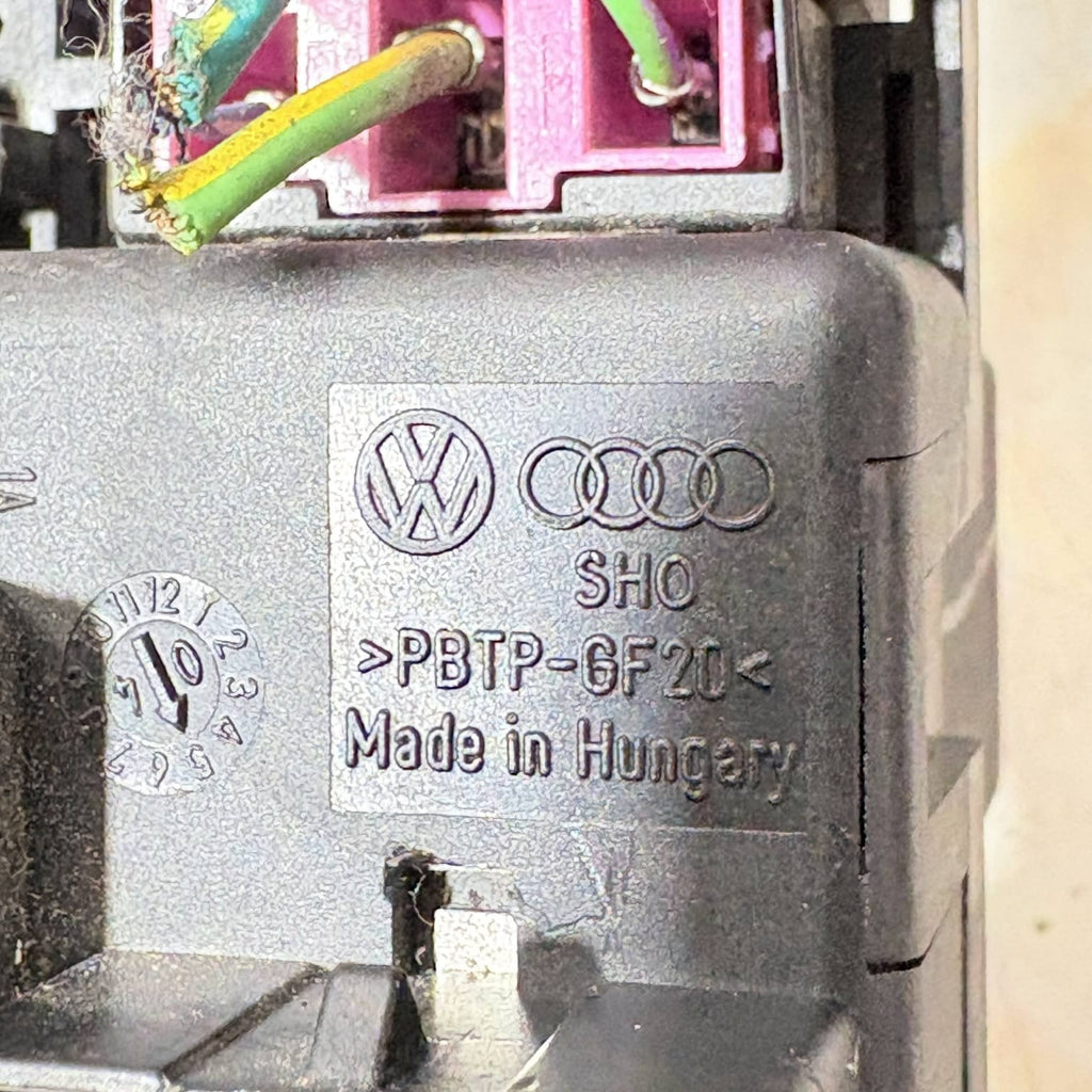 VW Golf IV Mk4 1998-2004 Petrol Under Dash Relay Fuse Box Panel 8L0941822 409 53
