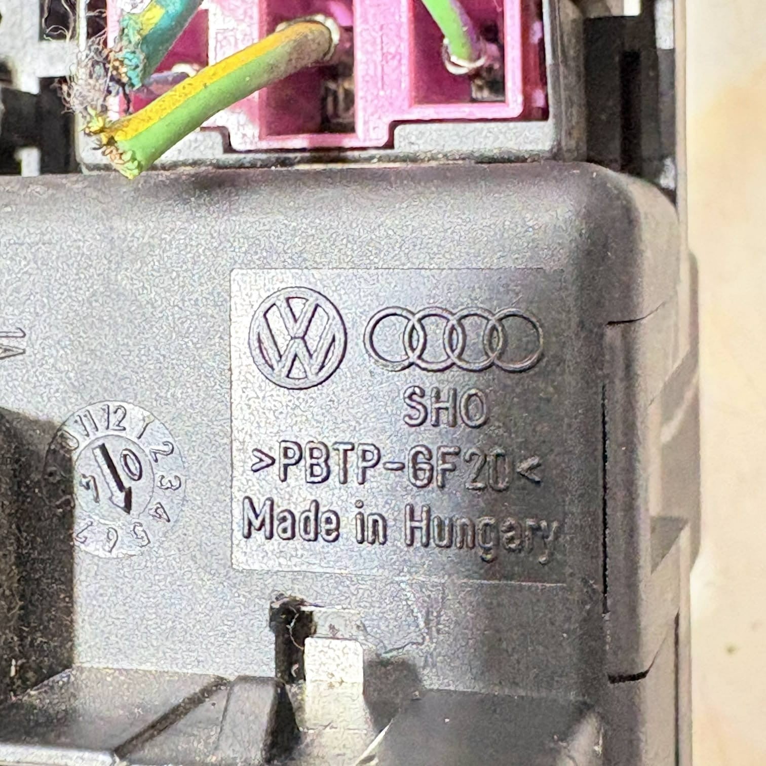 VW Golf IV Mk4 1998-2004 Petrol Under Dash Relay Fuse Box Panel 8L0941822 409 53