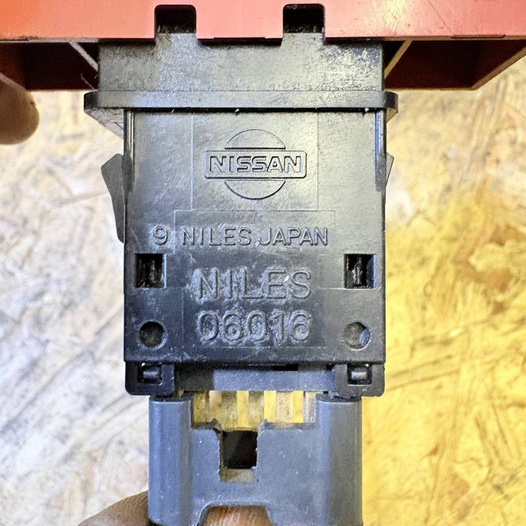 Nissan X-Trail T30 2001-2003 Hazard Warning Light Switch 25290-8H300 06016