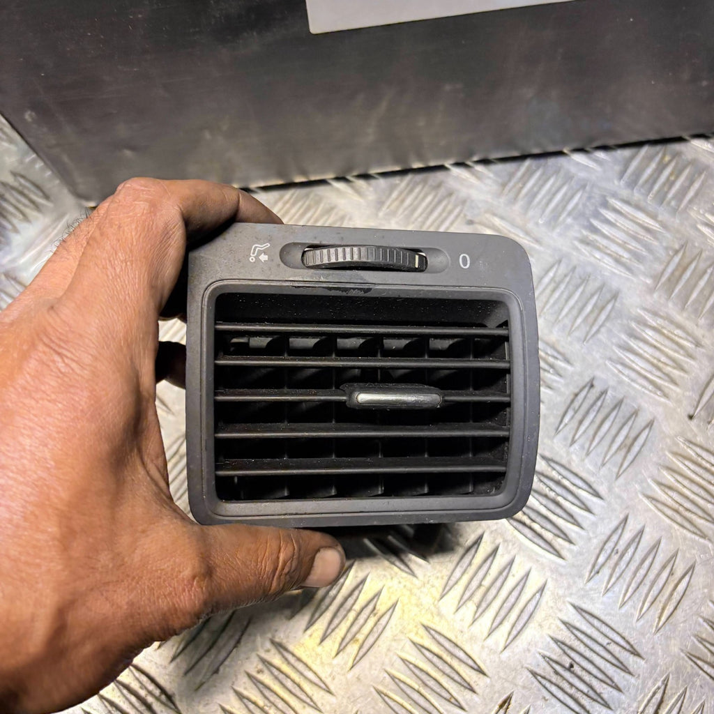 VW Golf GT 2007 Passenger Side Dashboard Air Vent 1K0 819 703