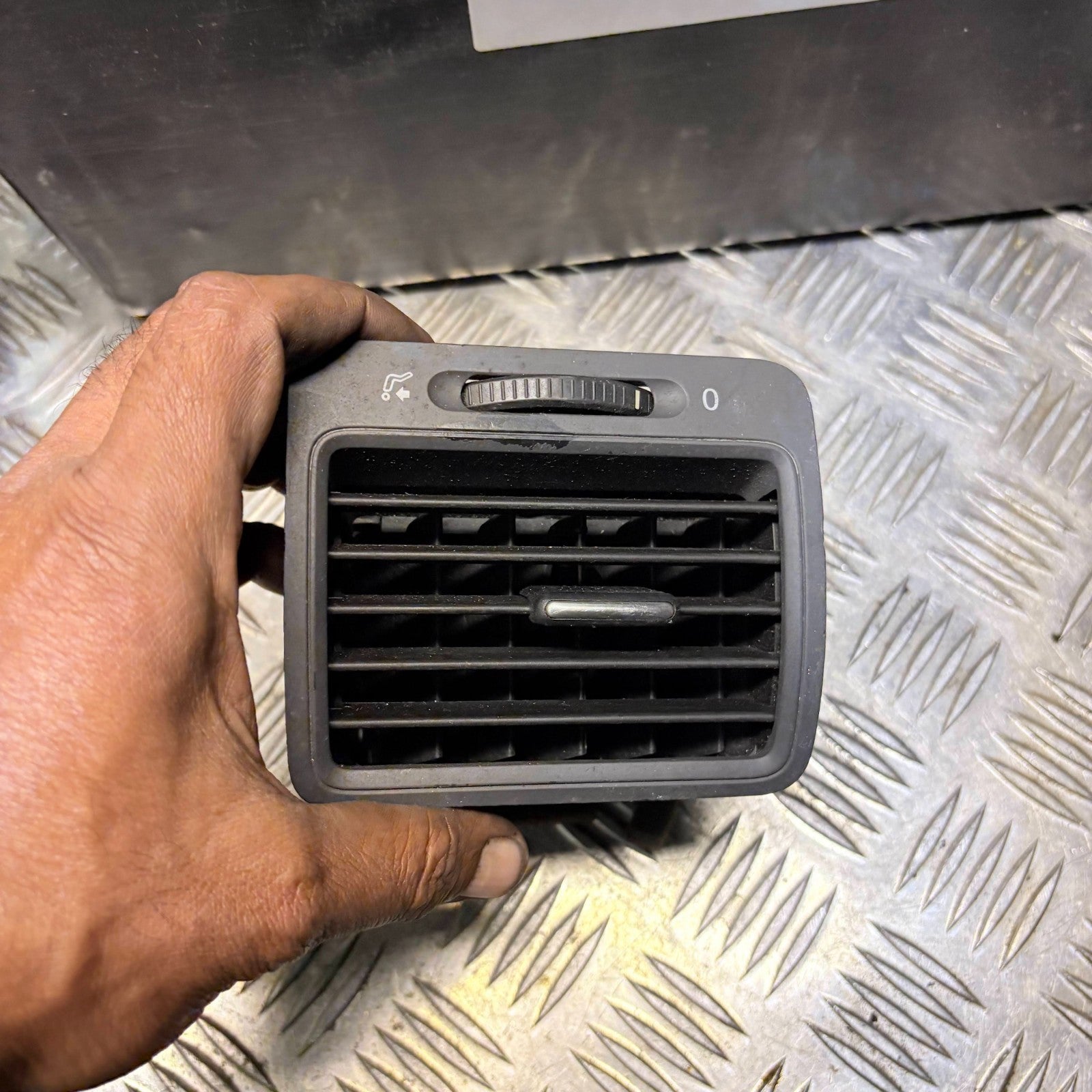 VW Golf GT 2007 Passenger Side Dashboard Air Vent 1K0 819 703
