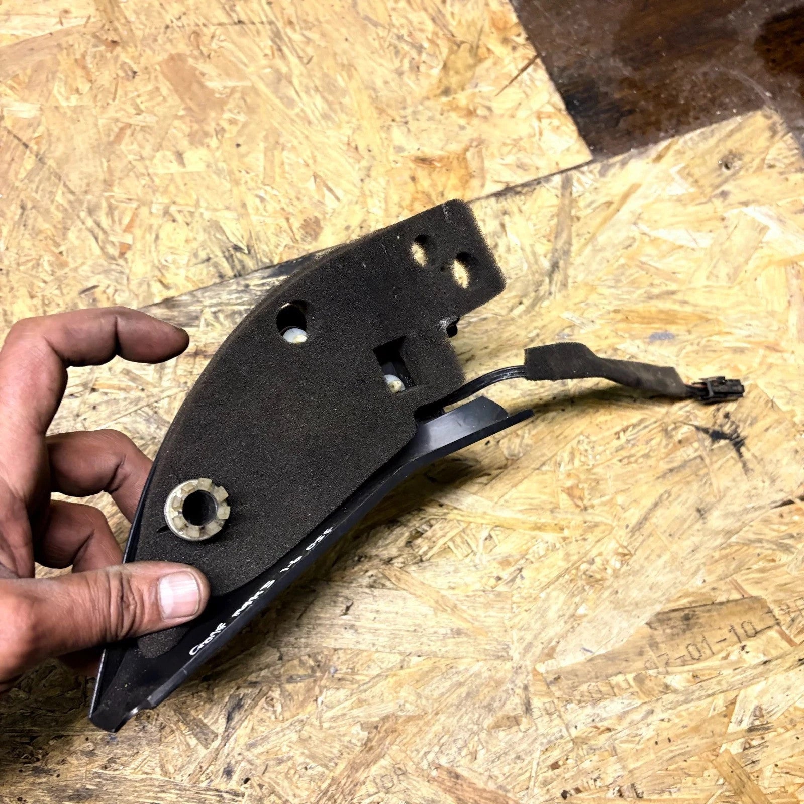 VW GOLF MK5 FRONT RIGHT SIDE DOOR SPEAKER TWEETER