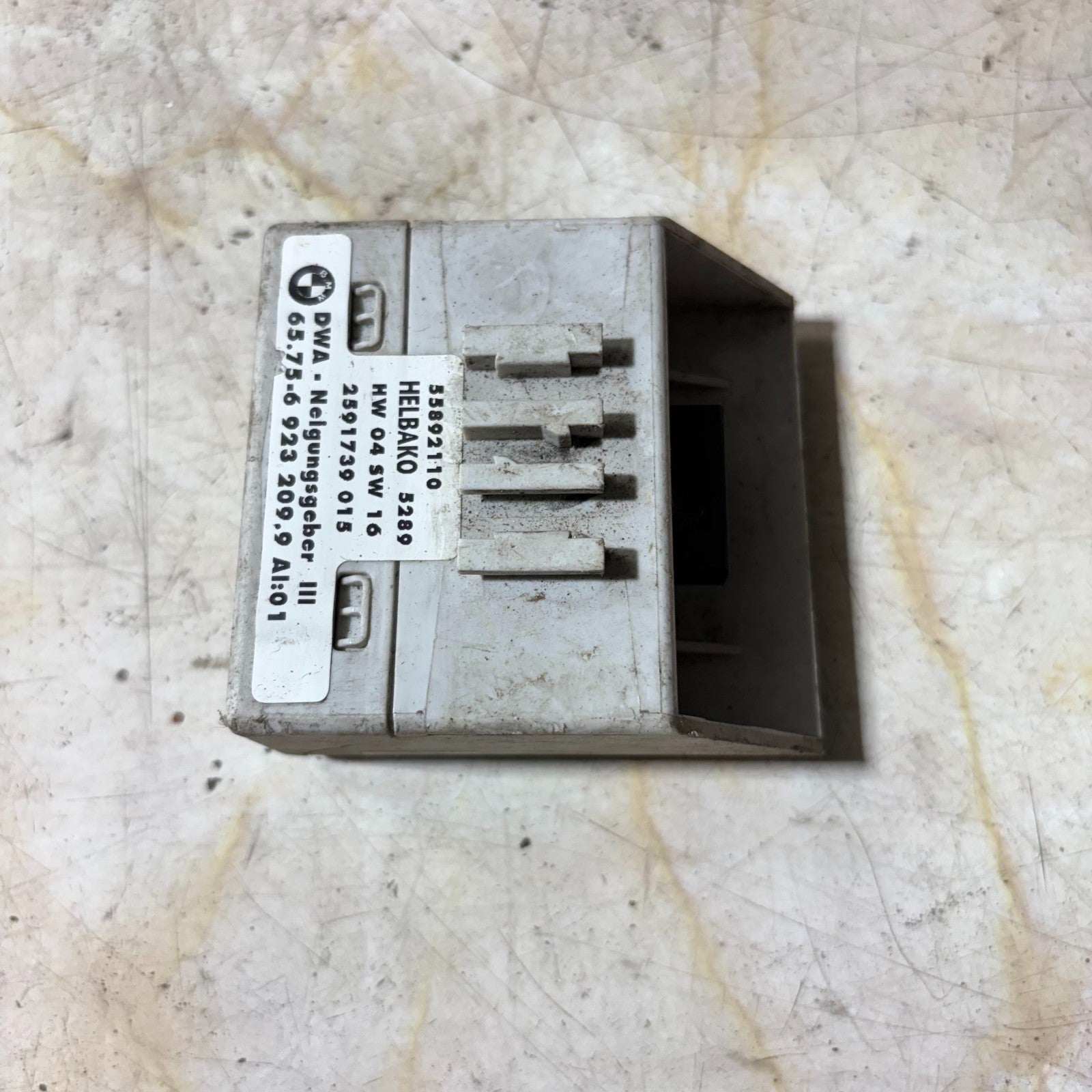 BMW HELBAKO ENGINE CONTROL UNIT MODULE SENSOR 55892110