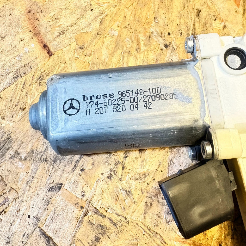 MERCEDES E CLASS C207 W207 2010 WINDOW MOTOR FRONT RIGHT DRIVER SIDE A2078200442