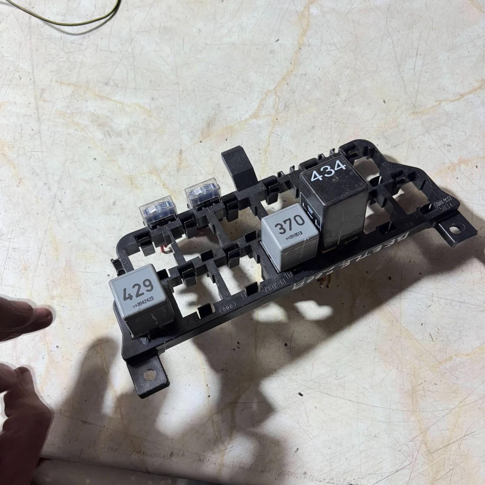 2006-2010 VW Beetle Mk1 Engine Fuse Box Relay Assembly