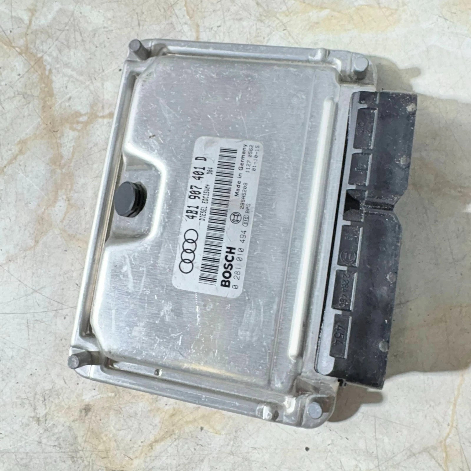 Audi A 6 2.5 TDi Engine Control Unit ECU 4B1907401 D