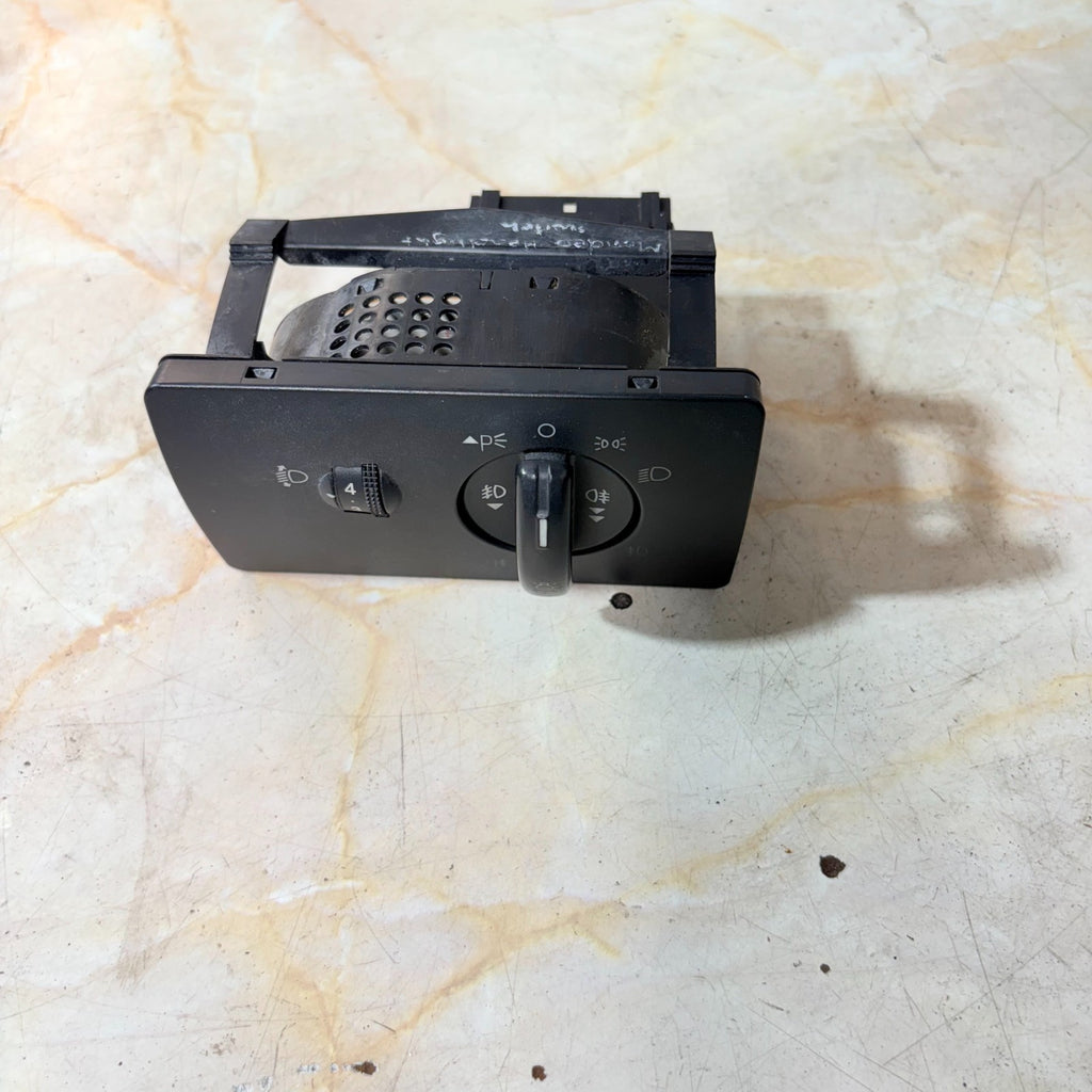 Ford Mondeo Mk3 2000-2007 Headlight Switch w/Fog + Level 1S7T13A024GB