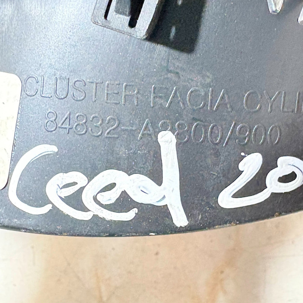 KIA PRO CEED 2016 INSTRUMENT CLUSTER SPEEDOMETER SURROUND TRIM 84832-A2800