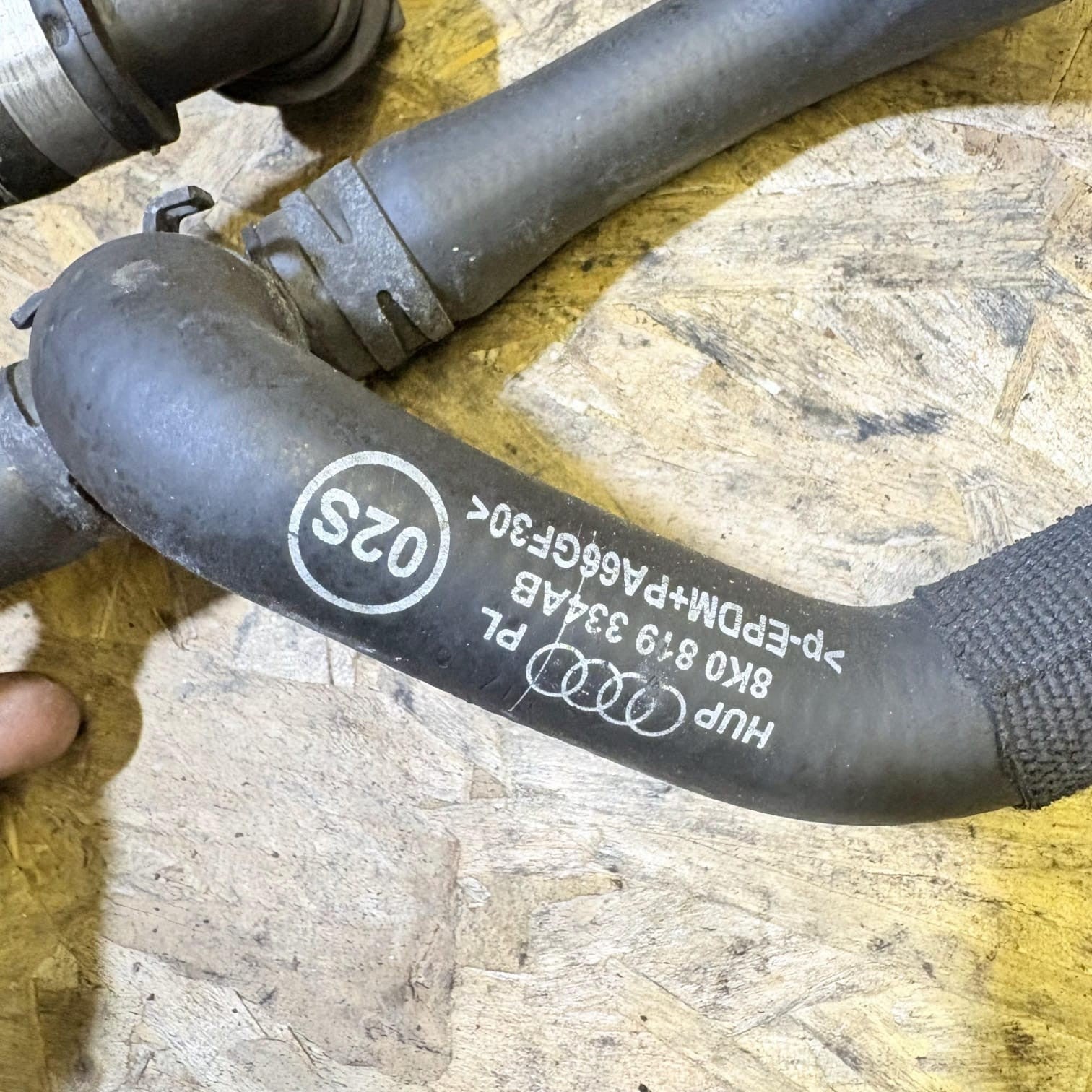 Audi A4 2.0 TDI CJCD-Heater Matrix Coolant Pipes-8K0819334AB