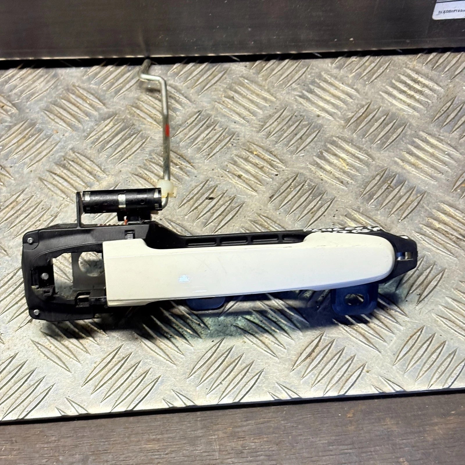 2017 PEUGEOT 108 DRIVER SIDE FRONT EXTERIOR DOOR HANDLE