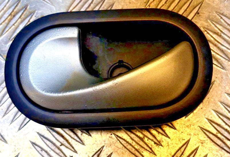 Renault Clio III 2005-2014 Nearside Front Inner Door Handle 8200310579 310579